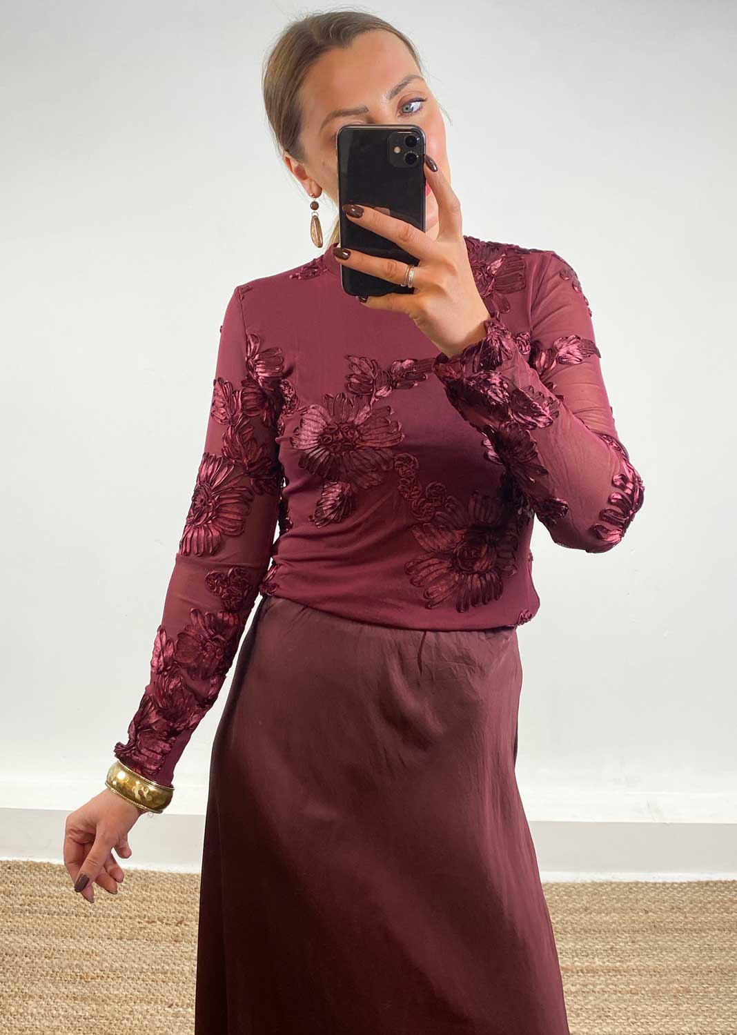 Applique Sheer Top Burgundy