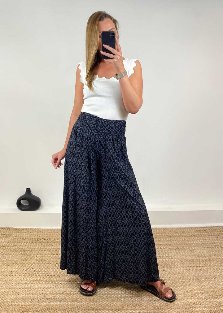 Arianne Leaf Palazzo Pants in Black