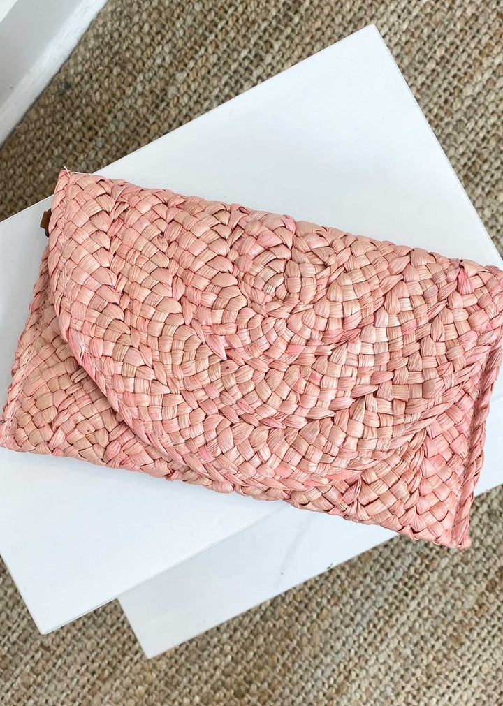 Bella Straw Clutch in Pink