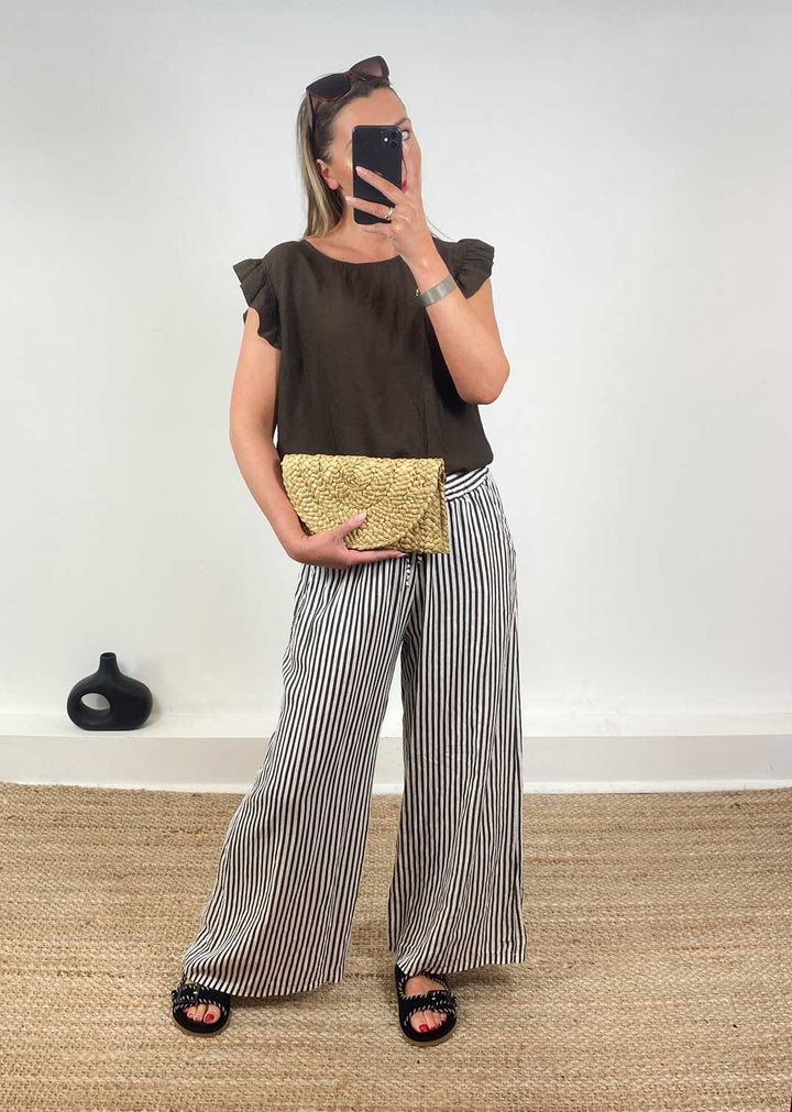 Bella Straw Clutch in Tan