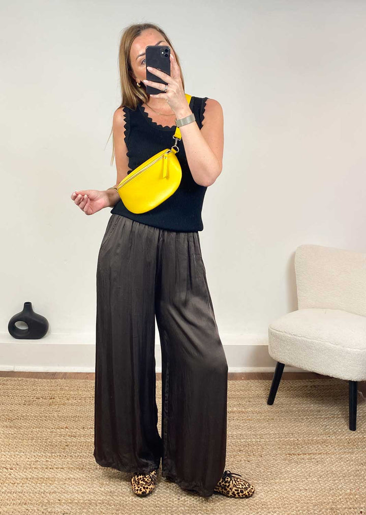 Bonnie Leather Sling Bag in Yellow