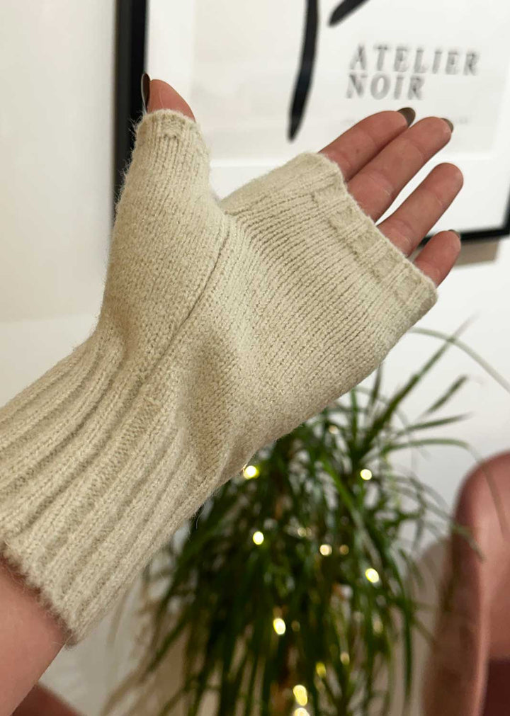 Cable Knit Cashmere Blend Mittens