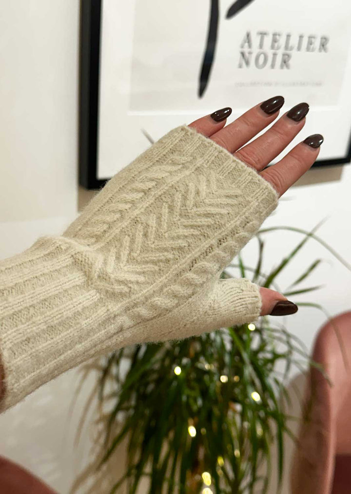 Cable Knit Cashmere Blend Mittens