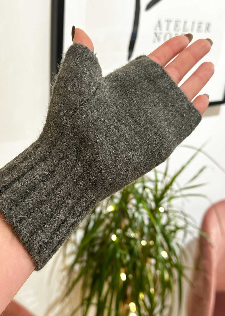Cable Knit Cashmere Blend Mittens