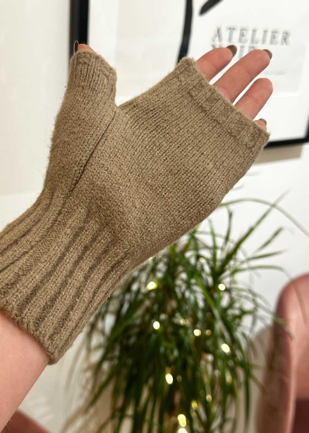 Cable Knit Cashmere Blend Mittens