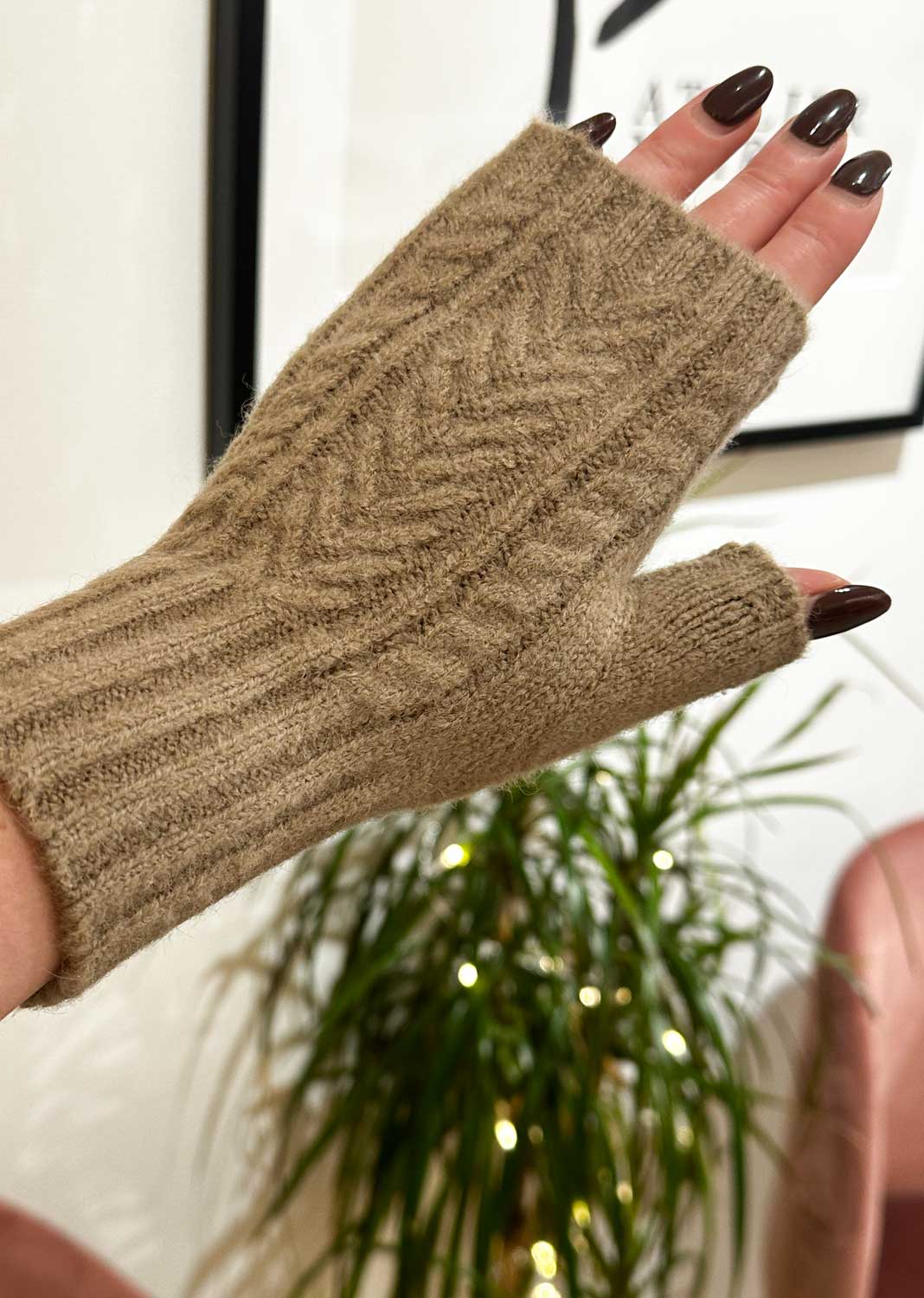Cable Knit Cashmere Blend Mittens