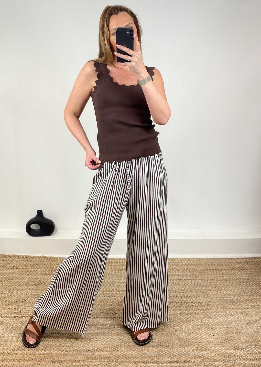 Chloe Scallop Knitted Vest in Brown