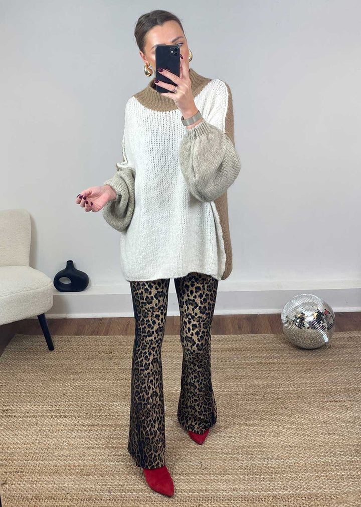 Soft Leopard Flared Leggings