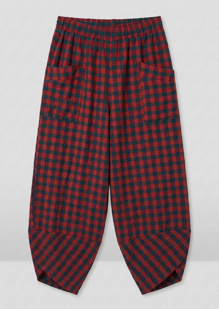 Red and navy checkered cropped pants with an elastic waistband and side pockets