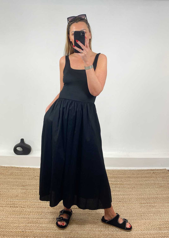 Lily Ribbed Tea Dress in Black