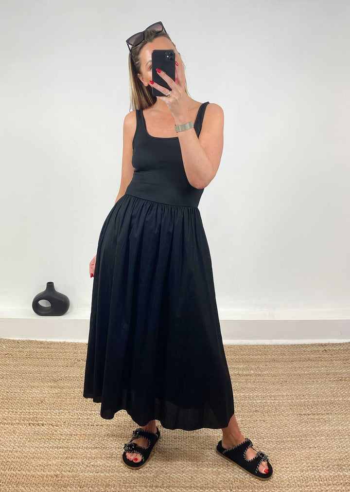 Lily Ribbed Tea Dress in Black