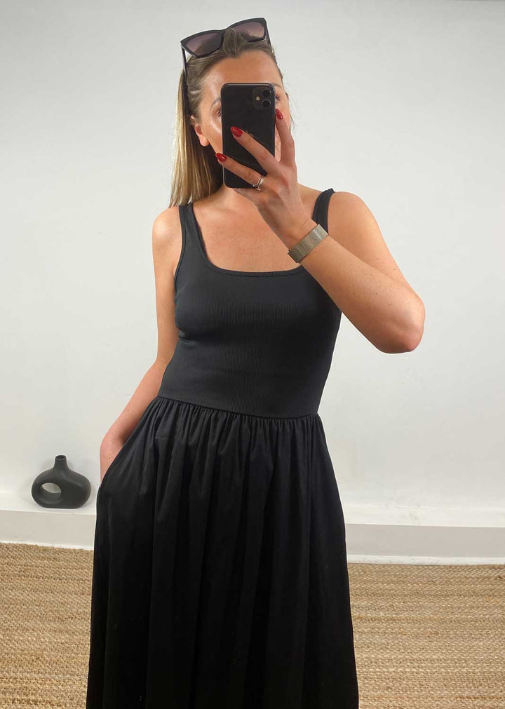 Lily Ribbed Tea Dress in Black