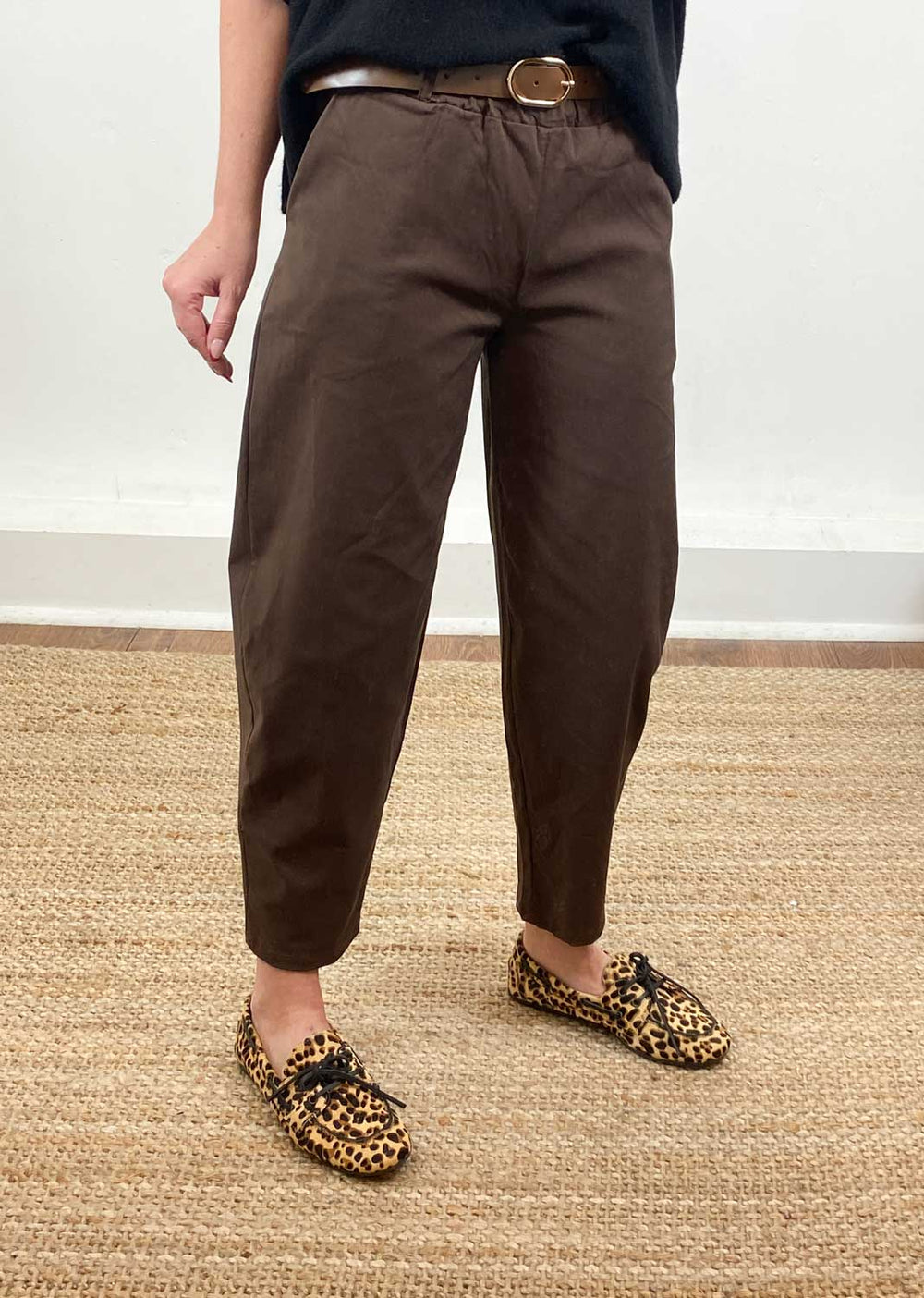 Belted Barrel Trousers Brown