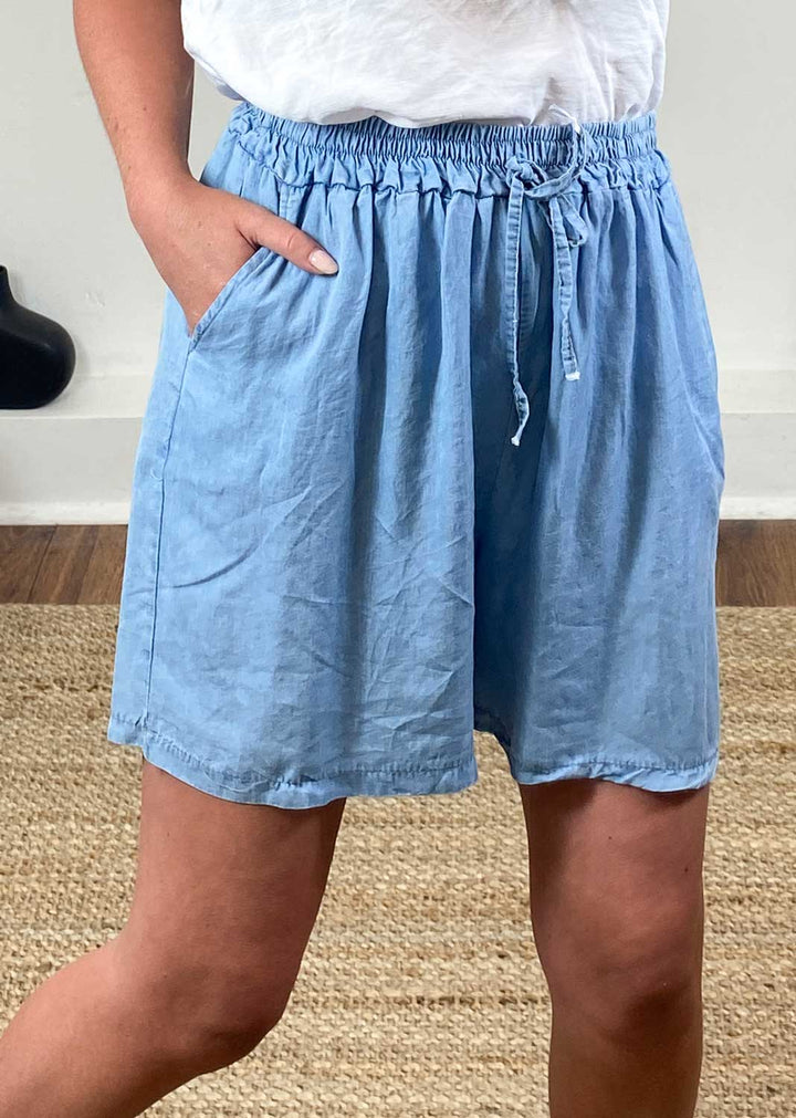 Arden Chambray Shorts in Light Indigo