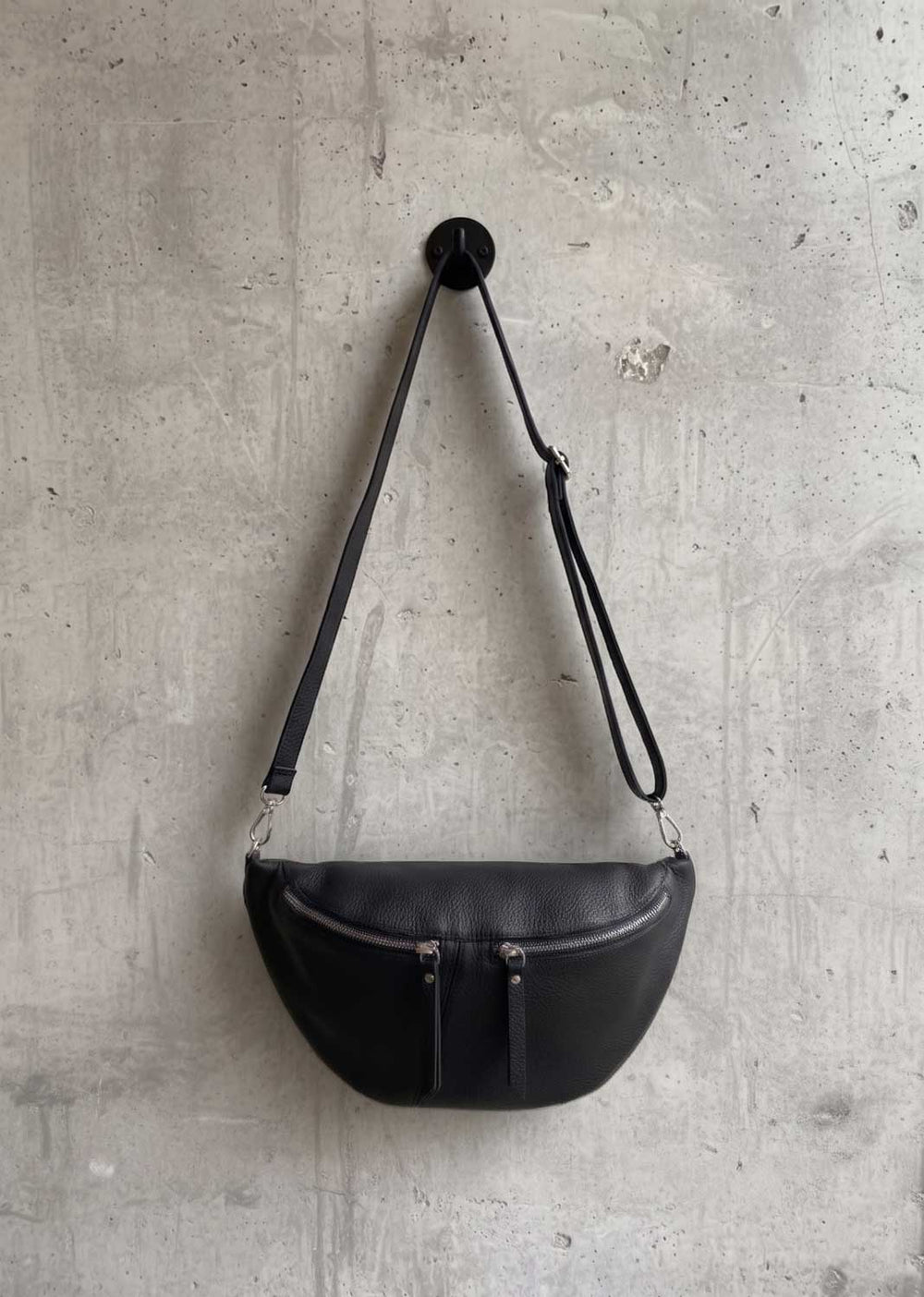 Women's Black Leather Sling Bag. Made in Italy