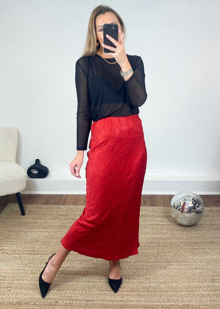 Binne Textured Slip Skirt in Red