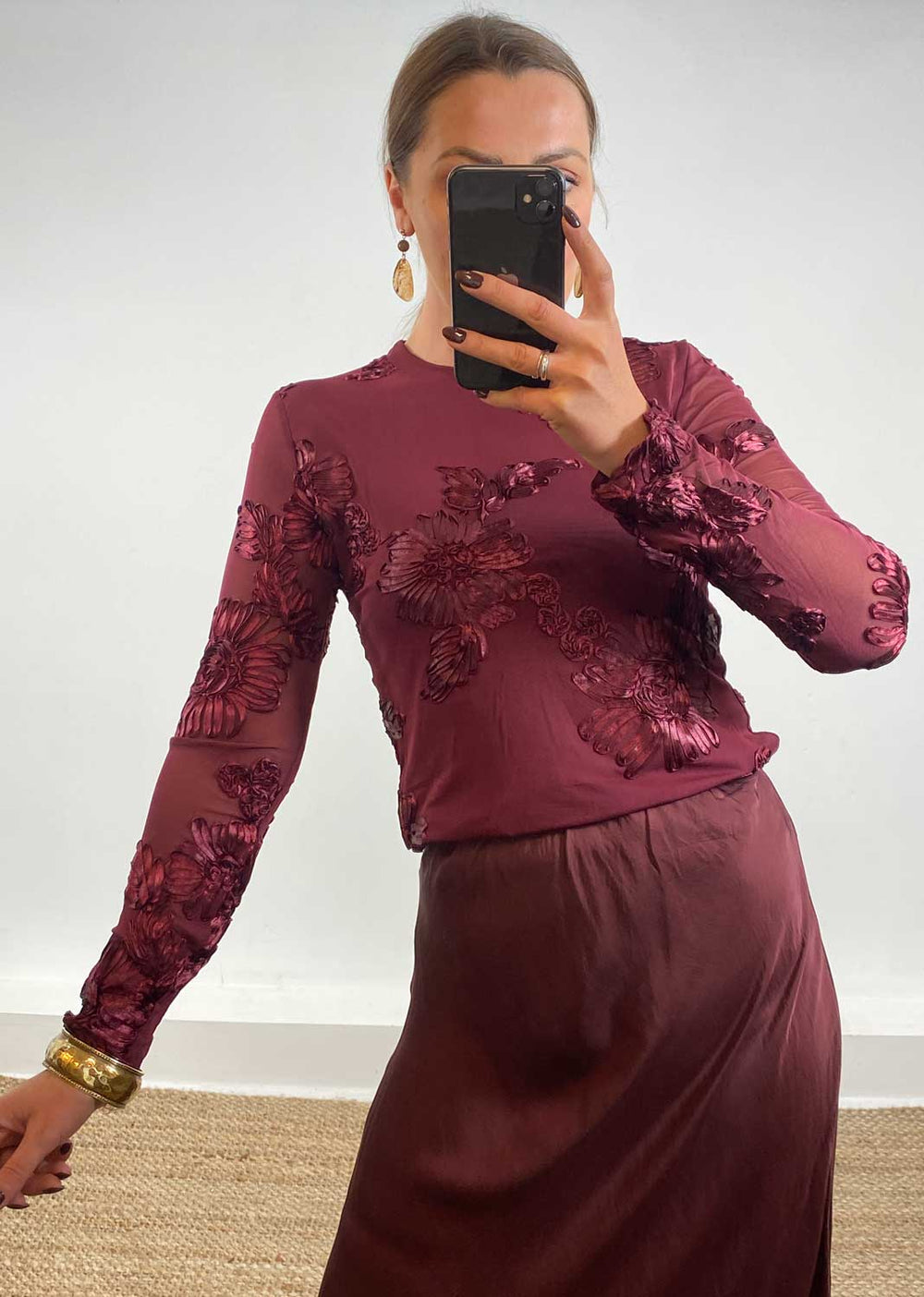 Applique Sheer Top Burgundy