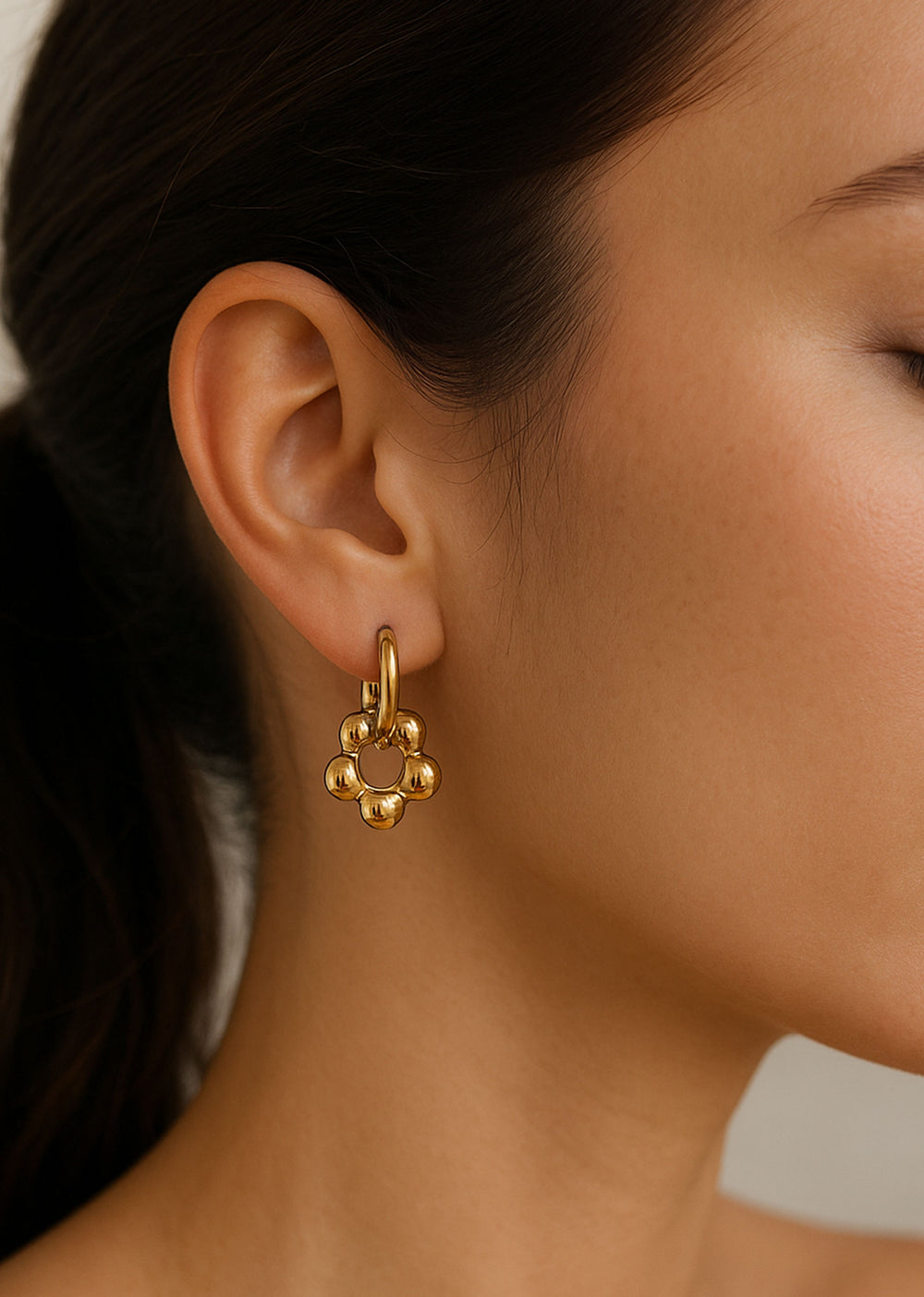 Gold daisy hoop earrings