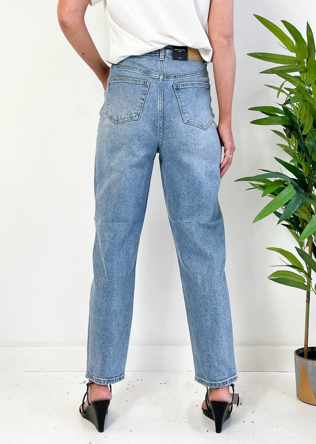 Zoe Mom Jeans - Super High Rise